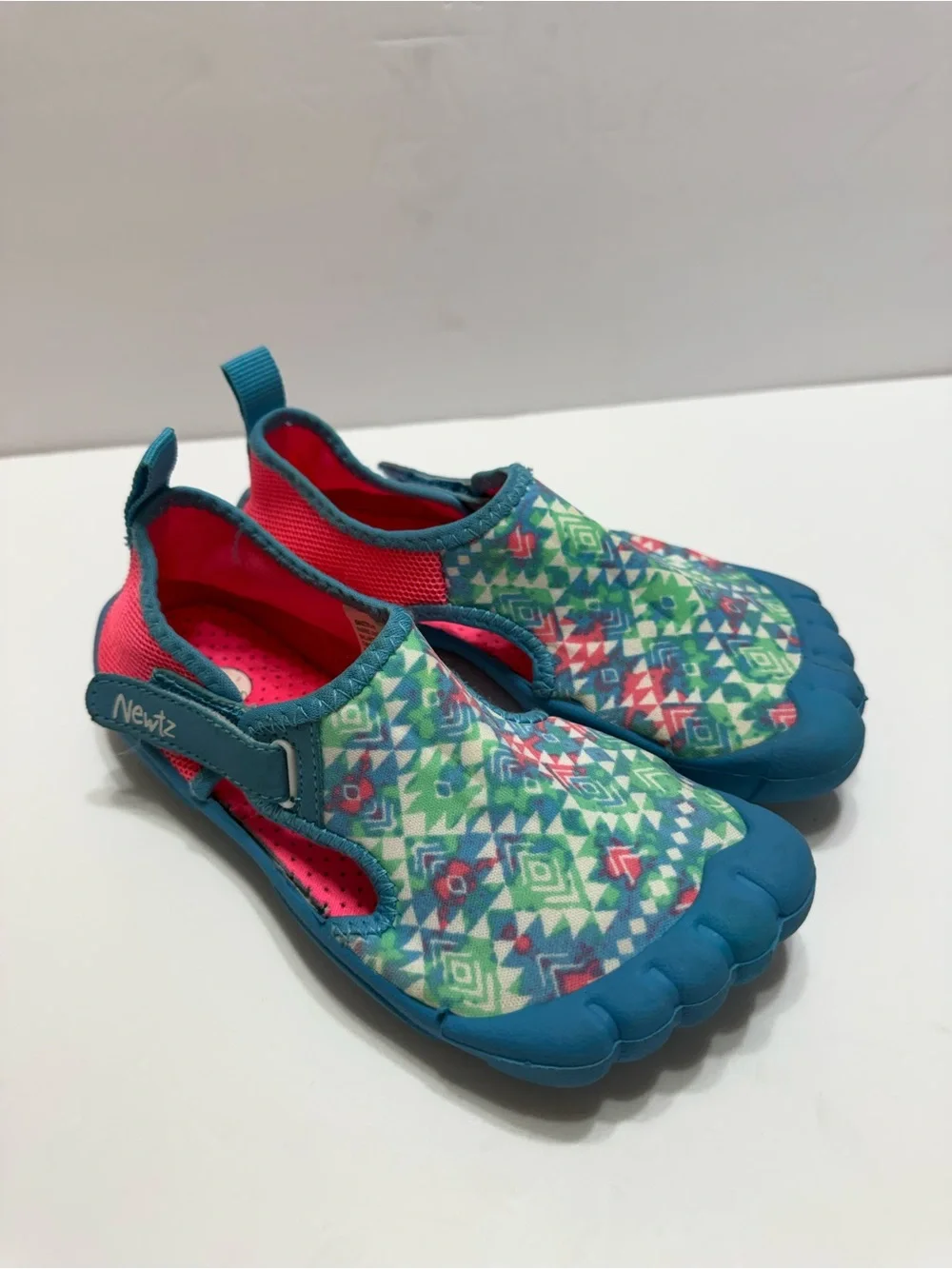 NEWTZ Kids Blue Pink Teal Patterned Slip-On Water Shoes Girl's Sz 11/12